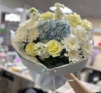Сборный букет в бело-голубых тонах Сборный букет в бело-голубых тонах