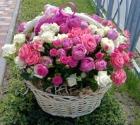 Корзина с мелкоцветной розой 35веток Корзина с мелкоцветной розой 35веток