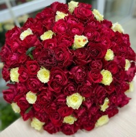 101 красно-белая роза 40-50см, 2сорт Упаковка оплачивается отдельно. Мирна и Вайт найт 101 красно-белая роза 40-50см, 2сорт Упаковка оплачивается отдельно. Мирна и Вайт найт