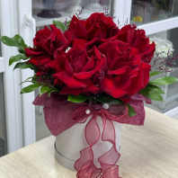 Пять роз Эквадора в шляпной коробке Пять роз Эквадора в шляпной коробке