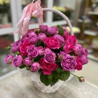 Корзина с кустовыми розами Корзина с кустовыми розами