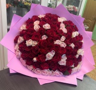 101 роза 2сорт Ред наоми и Аваланж свит 101 роза 2сорт Ред наоми и Аваланж свит