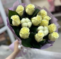 11 роз 40-50см, 2 сорт в оформлении, в ассортименте разные цвета