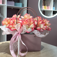 Композиция с розами Джумилия Композиция с розами Джумилия