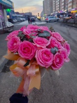 15 роз, 40см с эвкалиптом в шляпной коробке