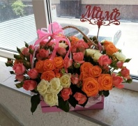 Композиция из 11 веток кустовой розы Композиция из 11 веток кустовой розы