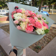 Нежный микс кустовых и одноголовых роз Нежный микс кустовых и одноголовых роз