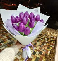 17 тюльпанов в оформлении (цвета и упаковка на выбор)