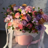 Шляпная коробка в розовых и лиловых тонах Шляпная коробка в розовых и лиловых тонах